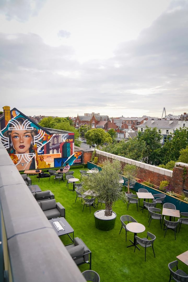 Harrys Sky Bar Exterior 2
